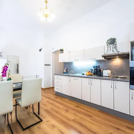 Modern 2br 5 Min Walk To Wenceslas Square Prag