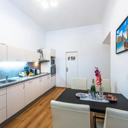 Modern 2br 5 Min Walk To Wenceslas Square